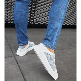 Sneakers in pelle bianca e blu 1