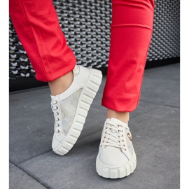 Sneakers in pelle beige con strass 2