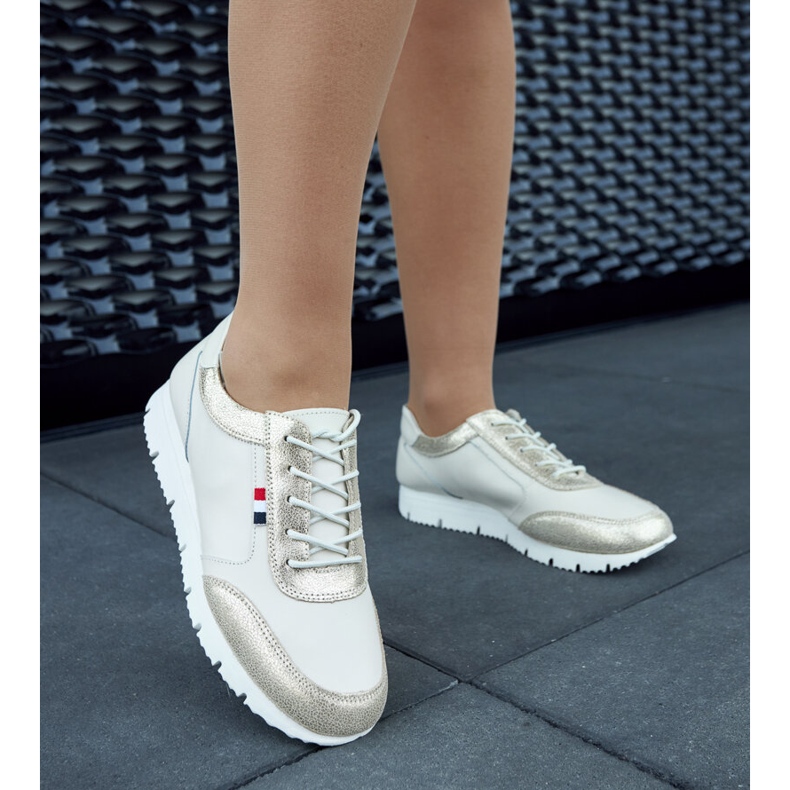 Sneakers da donna in pelle beige Adelfo 1