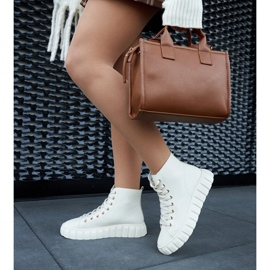 Sneakers lunghe in pelle beige 1