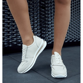 Sneakers in pelle beige con strass 1