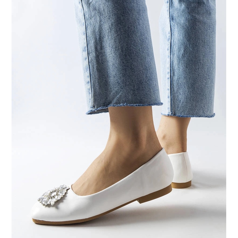 Ballerine bianche con spilla Miren bianco 1
