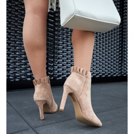 Stivaletti beige con volant su tacco alto Dolcelino 1