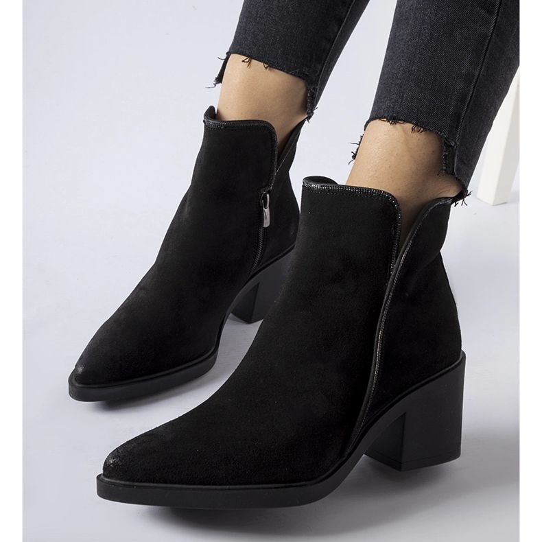 Stivaletti Karino in camoscio nero 1
