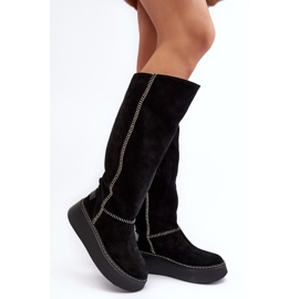Stivali da donna in pelle scamosciata su una piattaforma massiccia Maciejka 06312-01 Nero 1