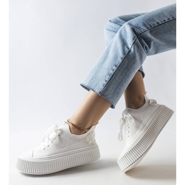 Sneakers bianche con tomaia flessibile di Jardine bianco 1