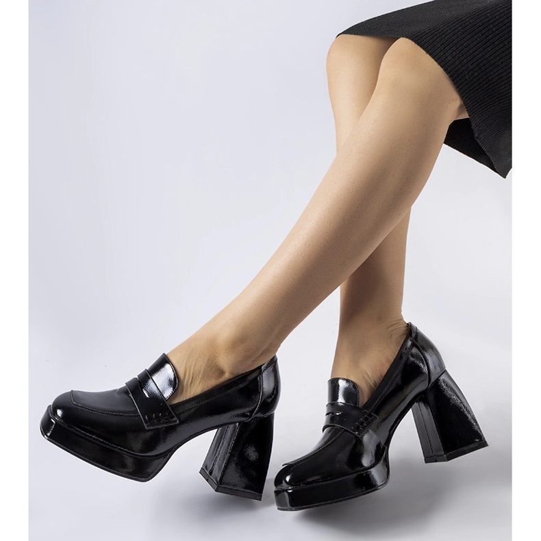 Décolleté in vernice nera con tacco West nero 1