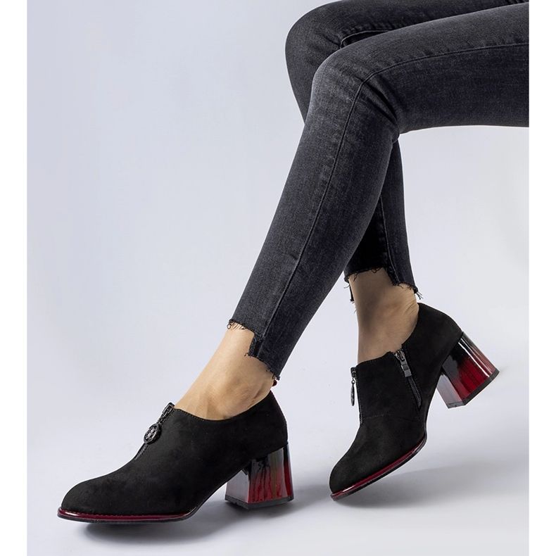 Stivaletti neri con accenti rossi di Allyriane nero 1