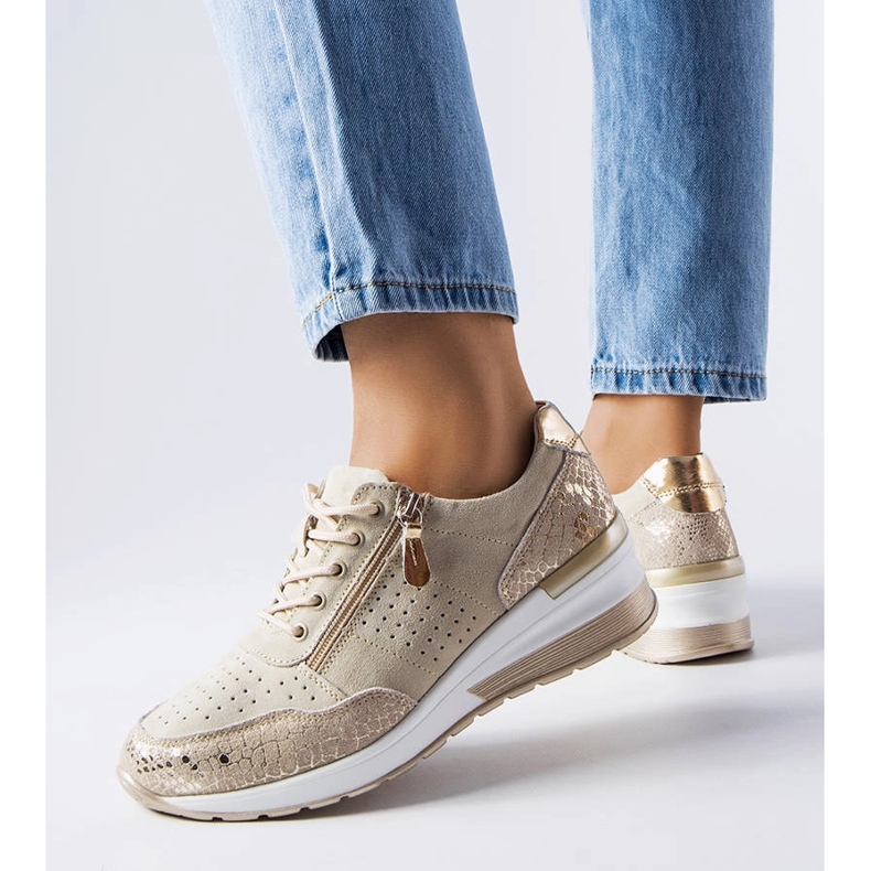 Scarpa Jazzar in pelle traforata beige 1