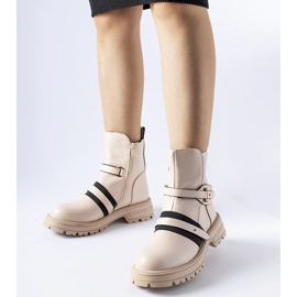 Stivali Laderoute isolati beige 1