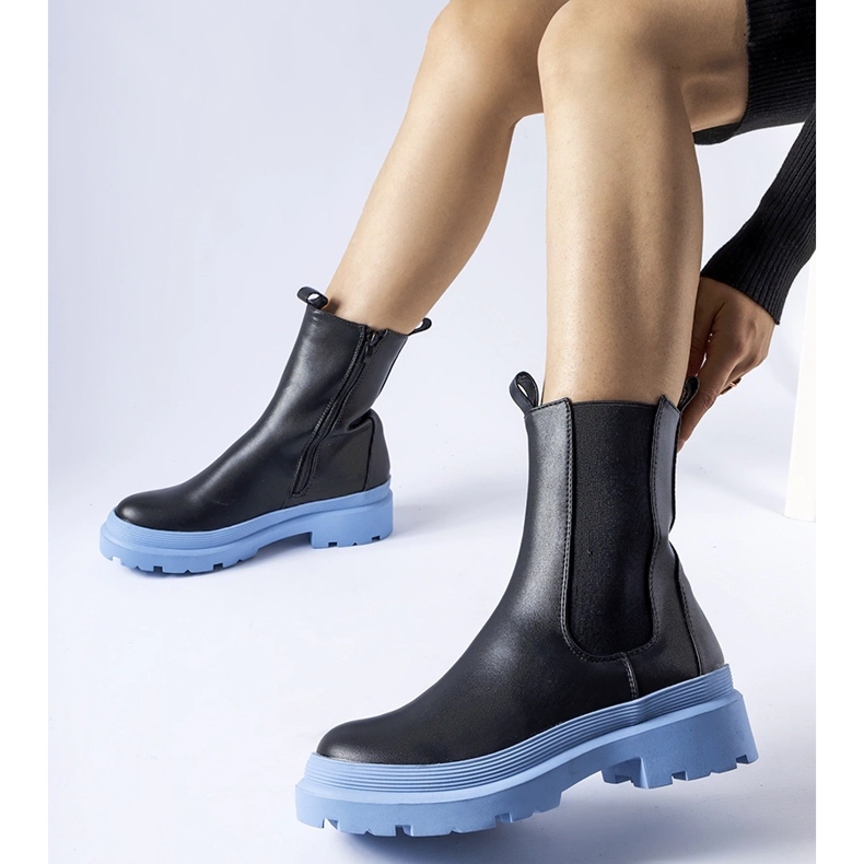 Le scarpe nere di Georgette con la suola blu nero 1