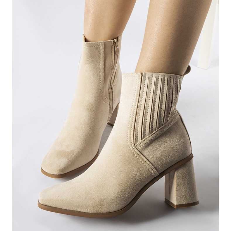 Stivaletti beige con punta quadrata di Pastina 1