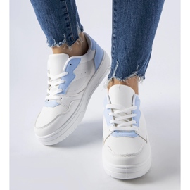 Scarpe da ginnastica bianche con accenti blu di Fournie bianca 1