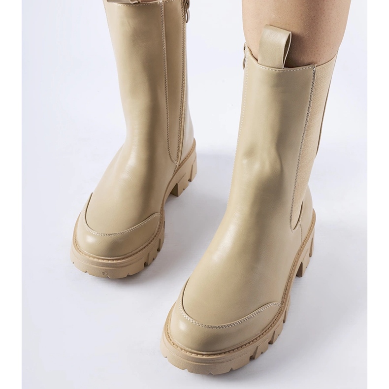 Stivaletti Morbello isolati beige massiccio 1