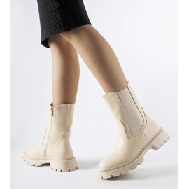 Stivaletti classici Pleasanton isolati beige 1