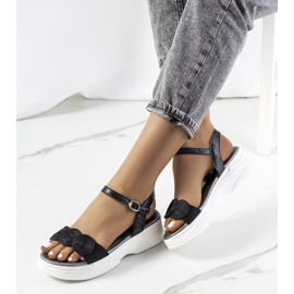 Sandali neri sulla piattaforma Nandy nero 1