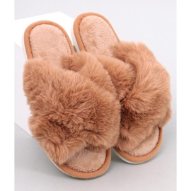 Pantofole Parris Camel in pelliccia con cinturini incrociati marrone 1