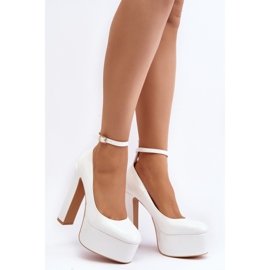 Décolleté laccate su plateau massiccio e tacco a stiletto, Ninames bianche bianco 1