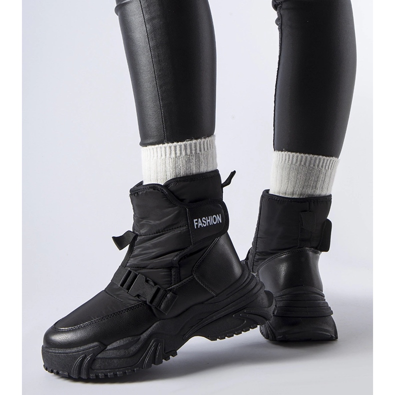Doposci isolanti Mernicco neri con velcro nero 1