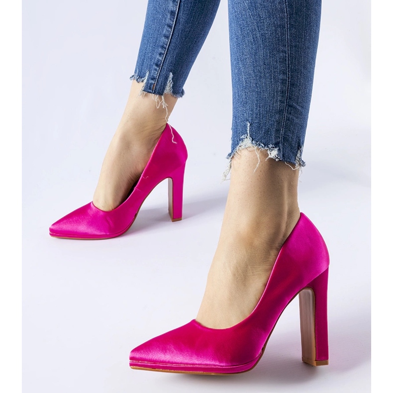 Décolleté a stiletto in raso rosa di Rivers 1