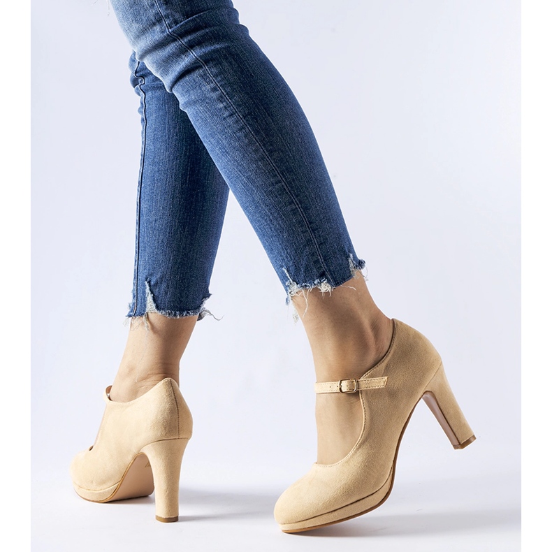 Scarpe beige con tacco alto e allacciatura Serri 1