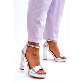 Sandali con tacco alto metallizzato argento 3