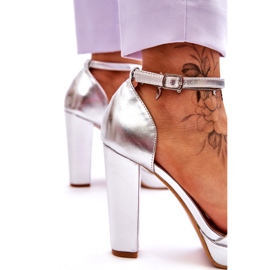 Sandali con tacco alto metallizzato argento d'argento 1