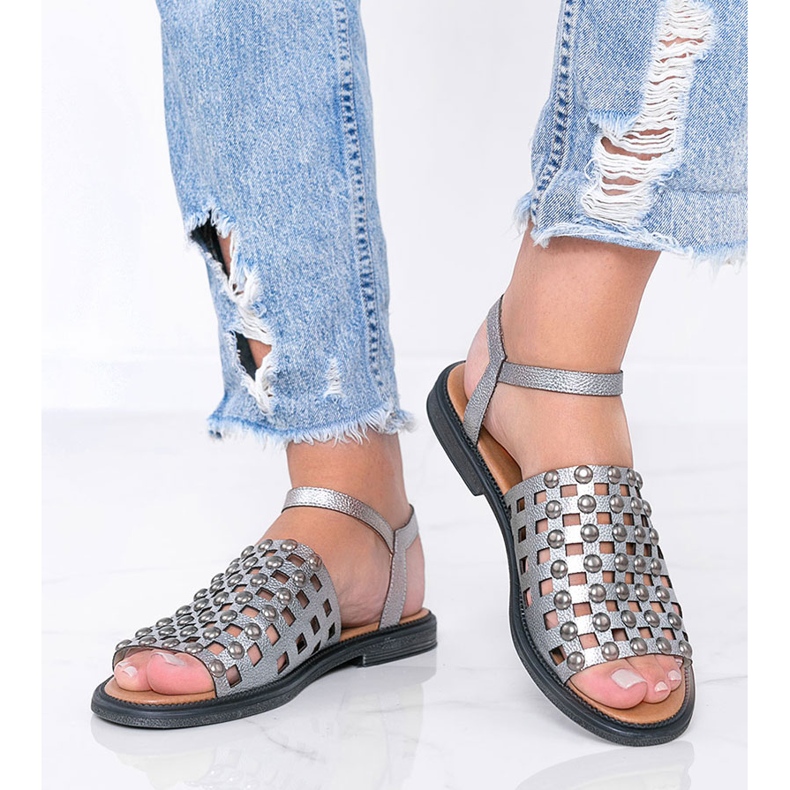 Sandali grigi metallizzati con borchie Luxy grigio 1