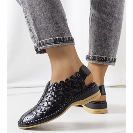 Sandali neri traforati di Carvalho nero 1