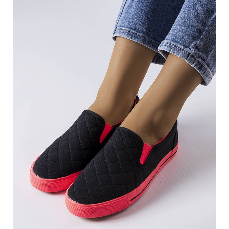 Sneaker senza lacci trapuntate di colore nero di Balsamo 1