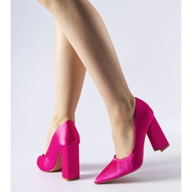 Décolleté con tacco alto in raso rosa di Gonzalez 1