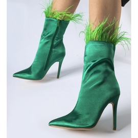 Stivaletti verdi decorati con piume Selvana verde 1
