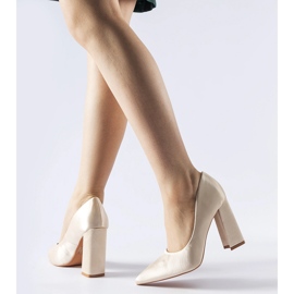 Décolleté a tacco alto in raso beige di Gonzalez 1