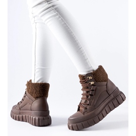 Scarpe da ginnastica Adamsville marroni isolate marrone 1