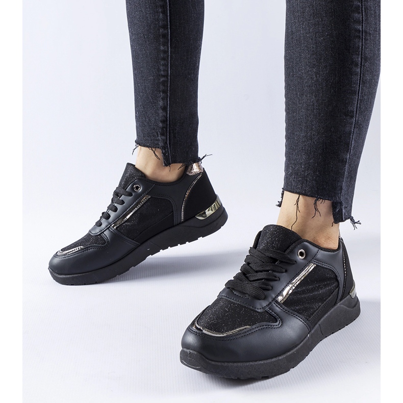 Scarpe da ginnastica nere con filo decorativo di Facondo nero 1