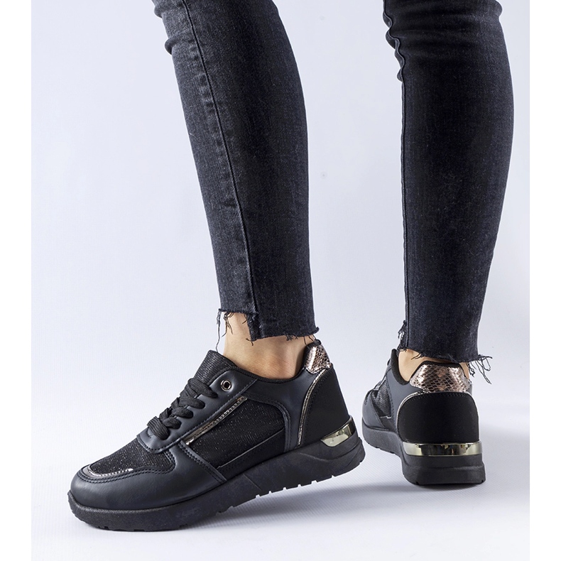 Scarpe da ginnastica nere con filo decorativo di Facondo nero 2