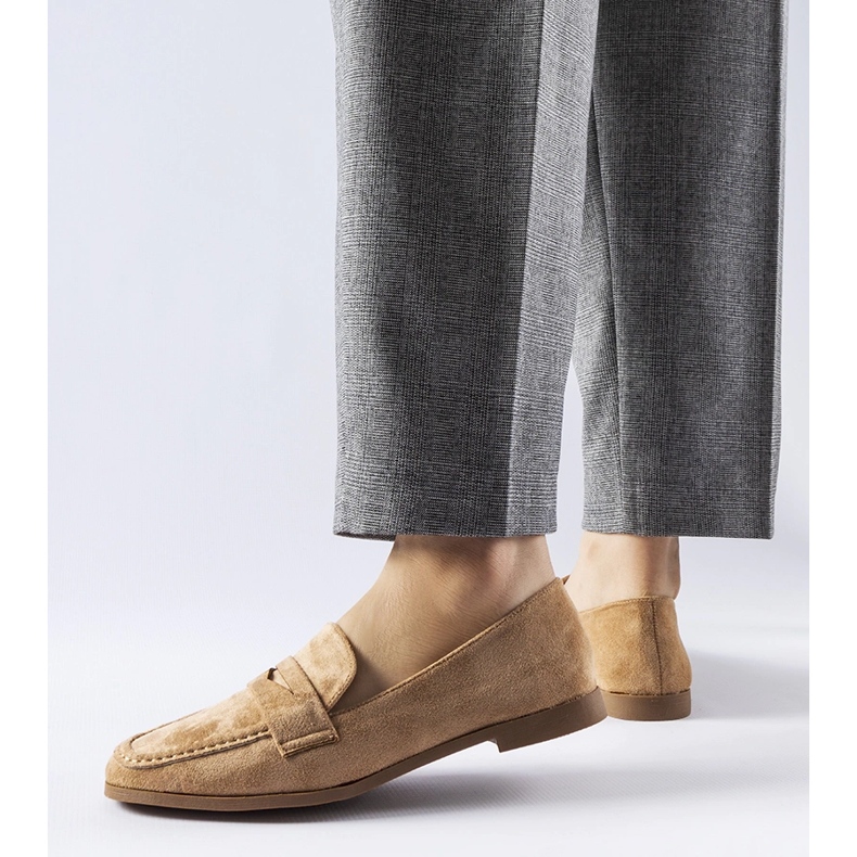 Mocassini beige scuro realizzati in eco-suede Medford 1