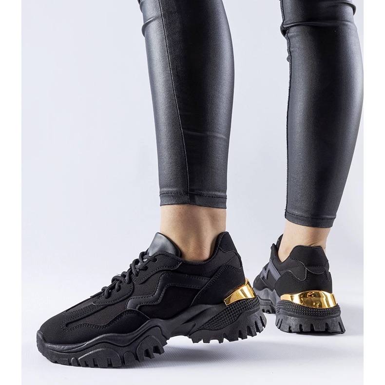 Sneaker nere con massiccia suola Gironic nero 1