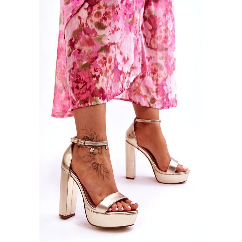 Sweet Shoes Sandali in pelle su una barra alta e piattaforma Golden Sky Dream d'oro 1
