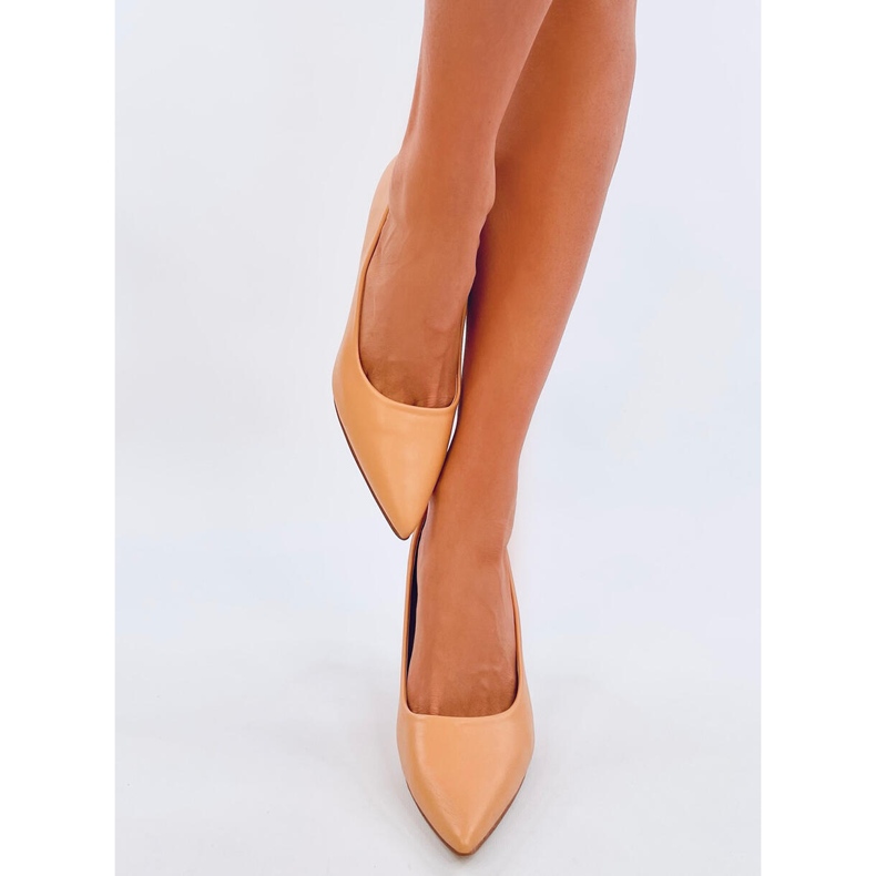 Tacchi alti da donna a grana Aurora Camel marrone 1