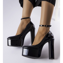 Décolleté con tacco alto in vernice nera di Colle nero 1
