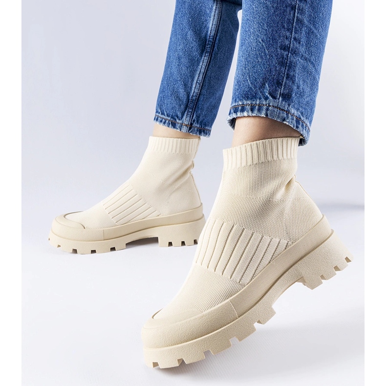 Sneaker beige con tomaia flessibile Varden 1