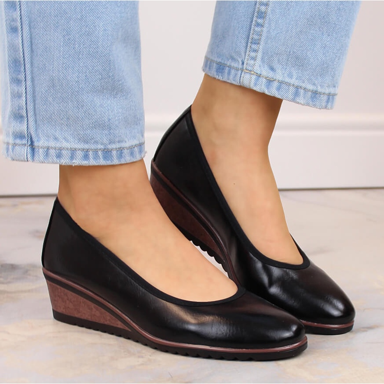 Décolleté con zeppa nere di Vinceza nero 1