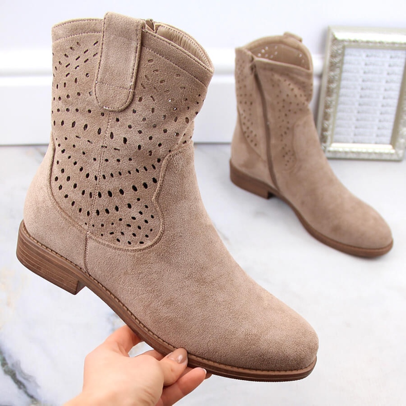 Stivaletti traforati da donna in camoscio beige S.Barski HY66-135 1