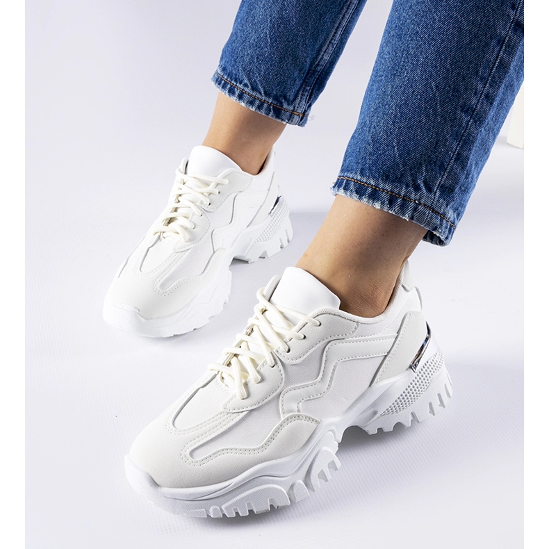 Sneaker bianche con massiccia suola Gironic bianca 1