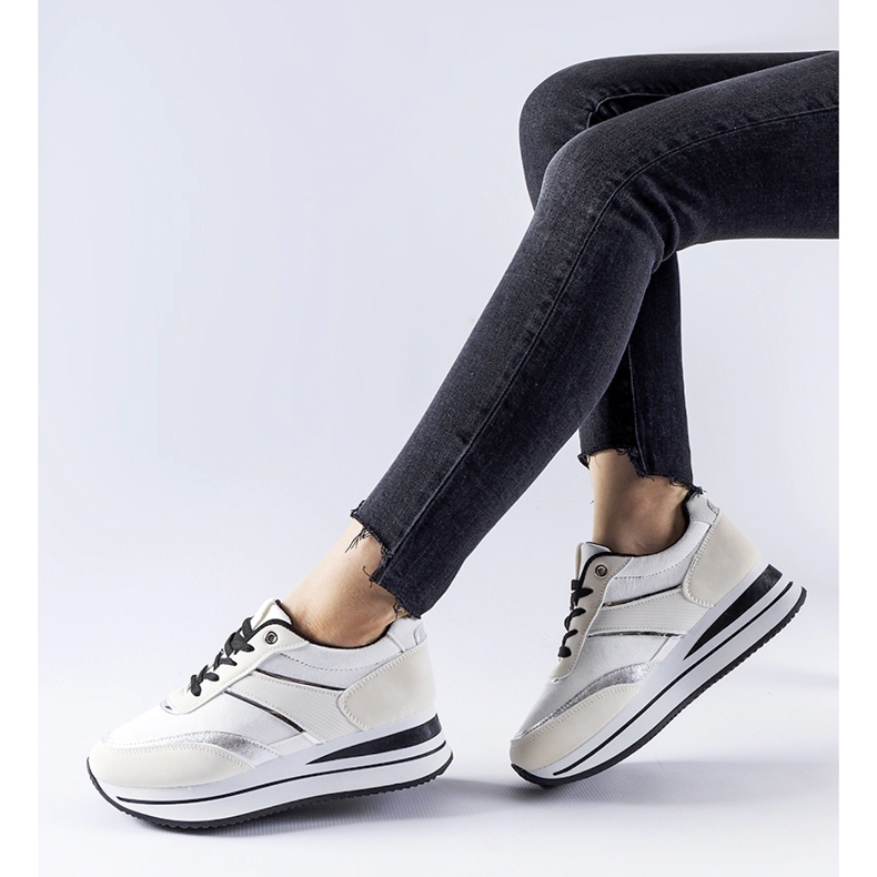 Sneakers bianche sulla piattaforma Nutter beige 1