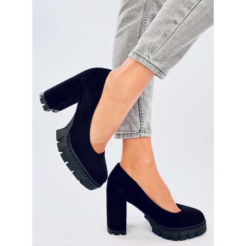 Décolleté Angela Black con tacco e plateau nero 2