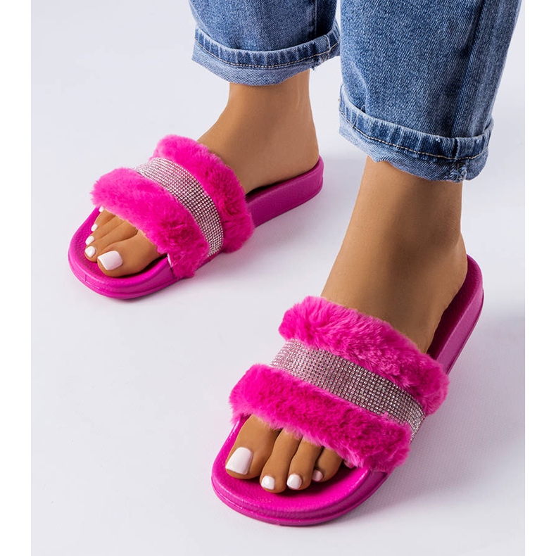 Ciabatte in pelliccia fucsia con strass di Carrito rosa 1