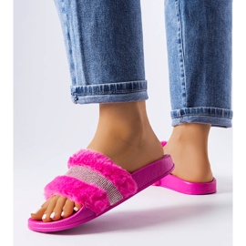 Ciabatte in pelliccia fucsia con strass di Carrito rosa 2