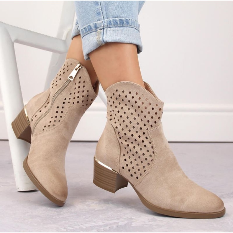 Stivali texani Vinceza W JAN265A in pelle scamosciata traforata, beige 1